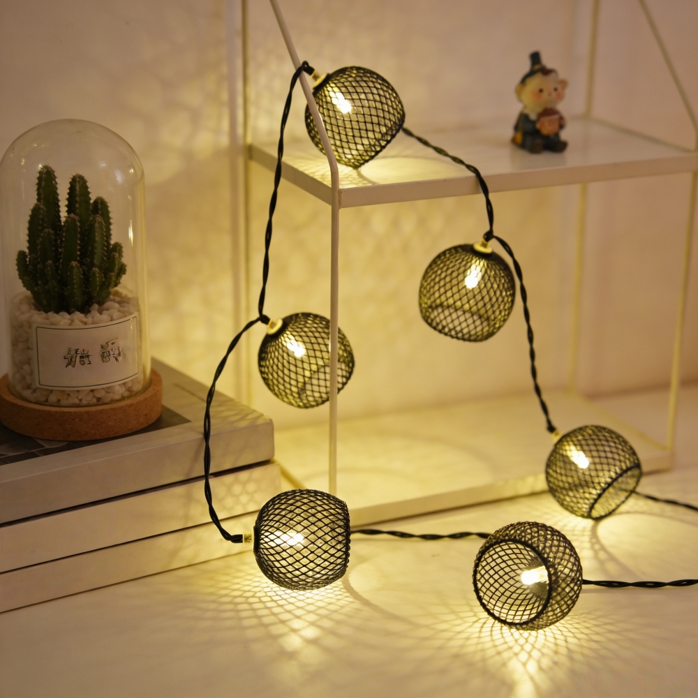 String Light Bistro - 1 Stück Outdoor-Gartendekorationsleuchte, solarbetriebene schwarze Metallgitter-Kugellichterkette,